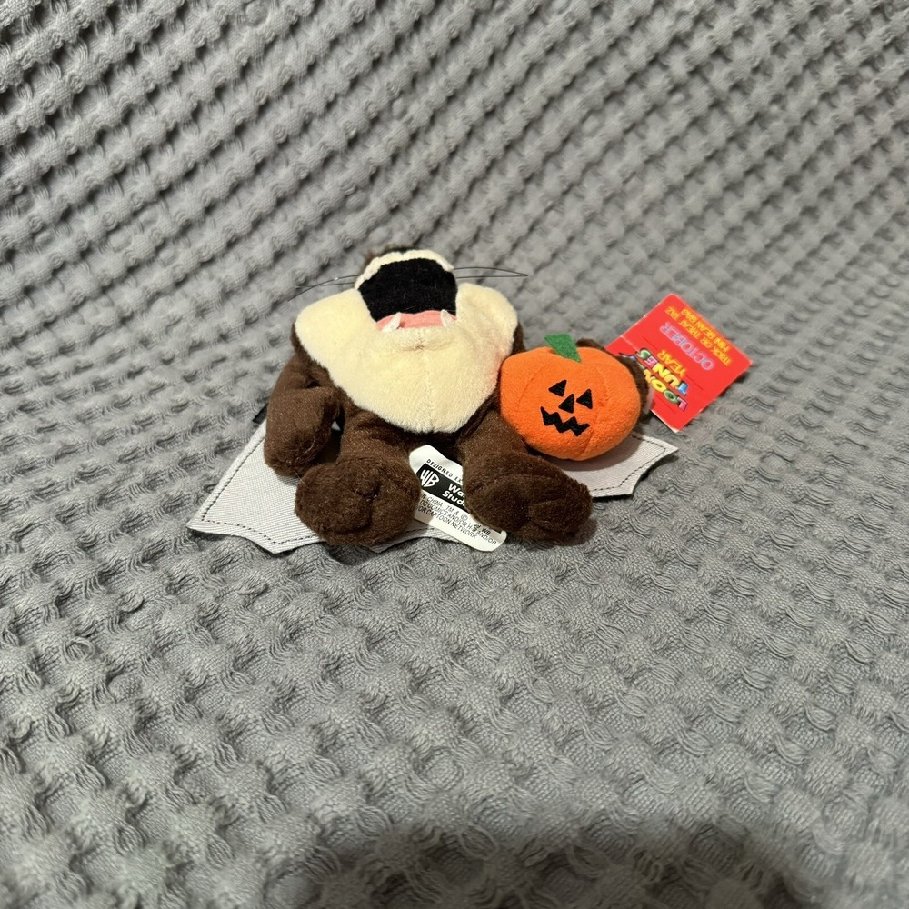 VNTG 1999 Looney Tunes Taz Trick or Treat Mini Bean Bag Plush Halloween Vampire - Picture 3 of 4